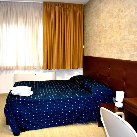 Hotel Piazza Dante Taranto Exteriér fotografie