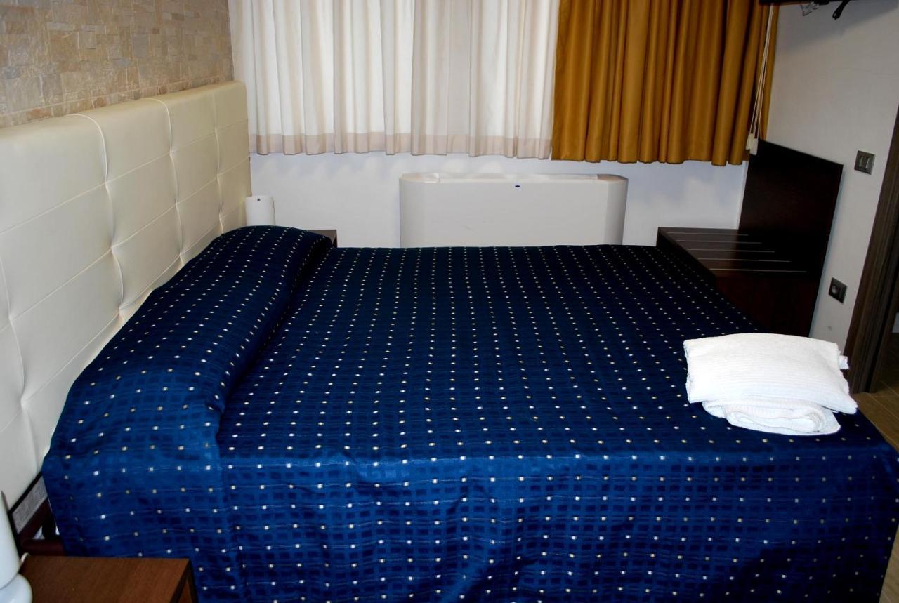 Hotel Piazza Dante Taranto Exteriér fotografie