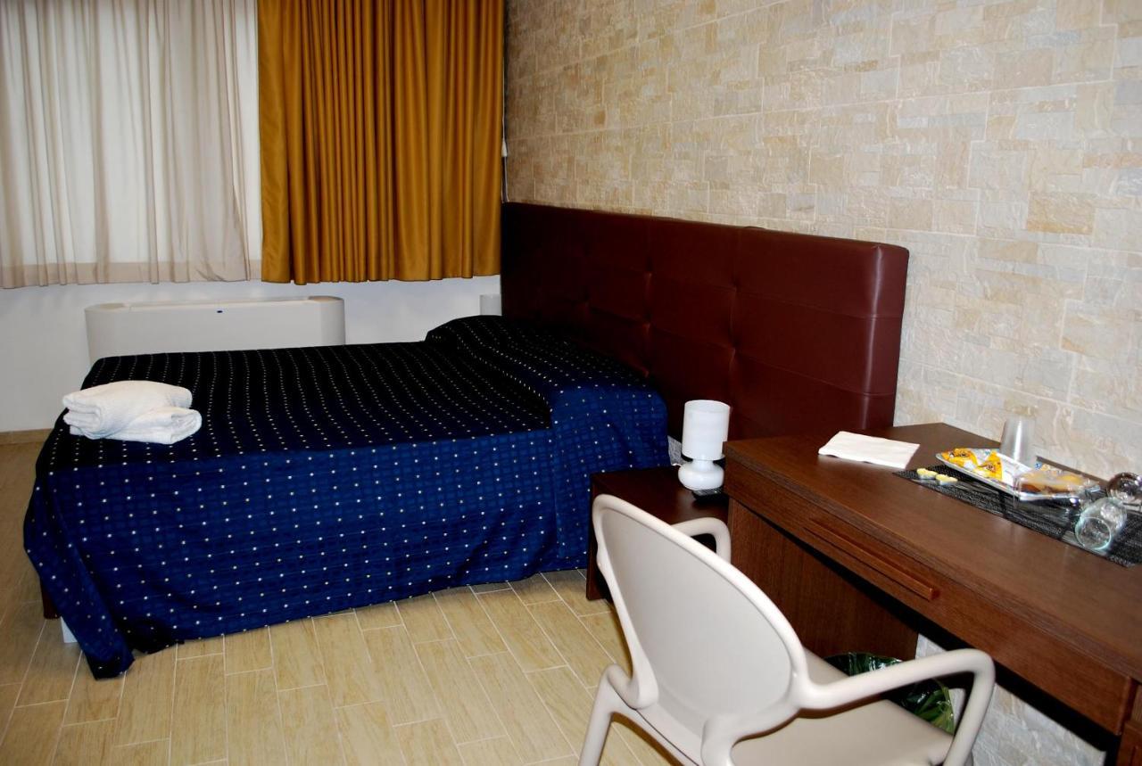 Hotel Piazza Dante Taranto Exteriér fotografie