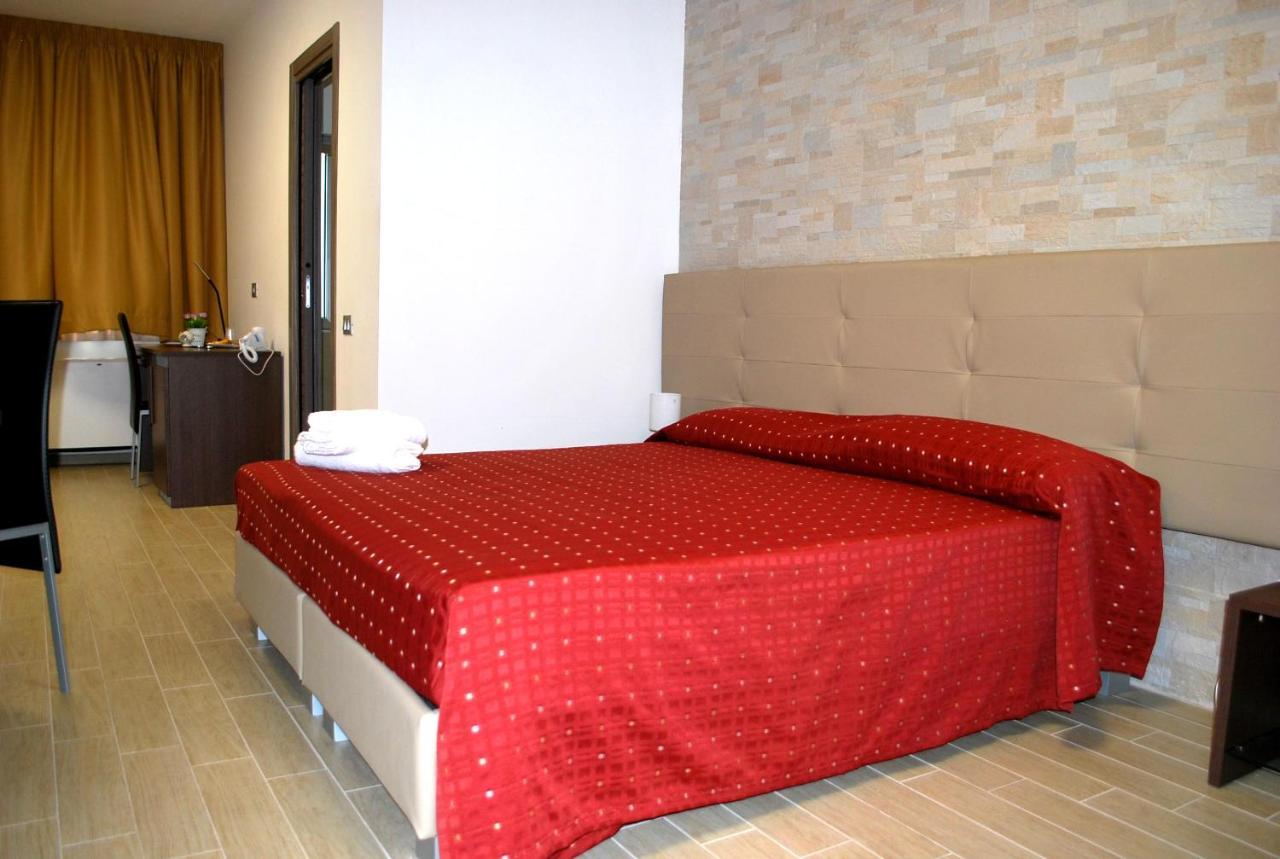 Hotel Piazza Dante Taranto Exteriér fotografie