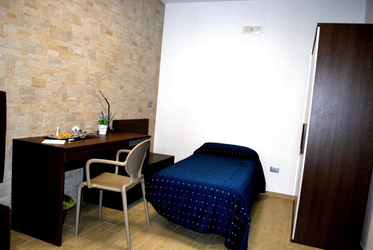 Hotel Piazza Dante Taranto Exteriér fotografie