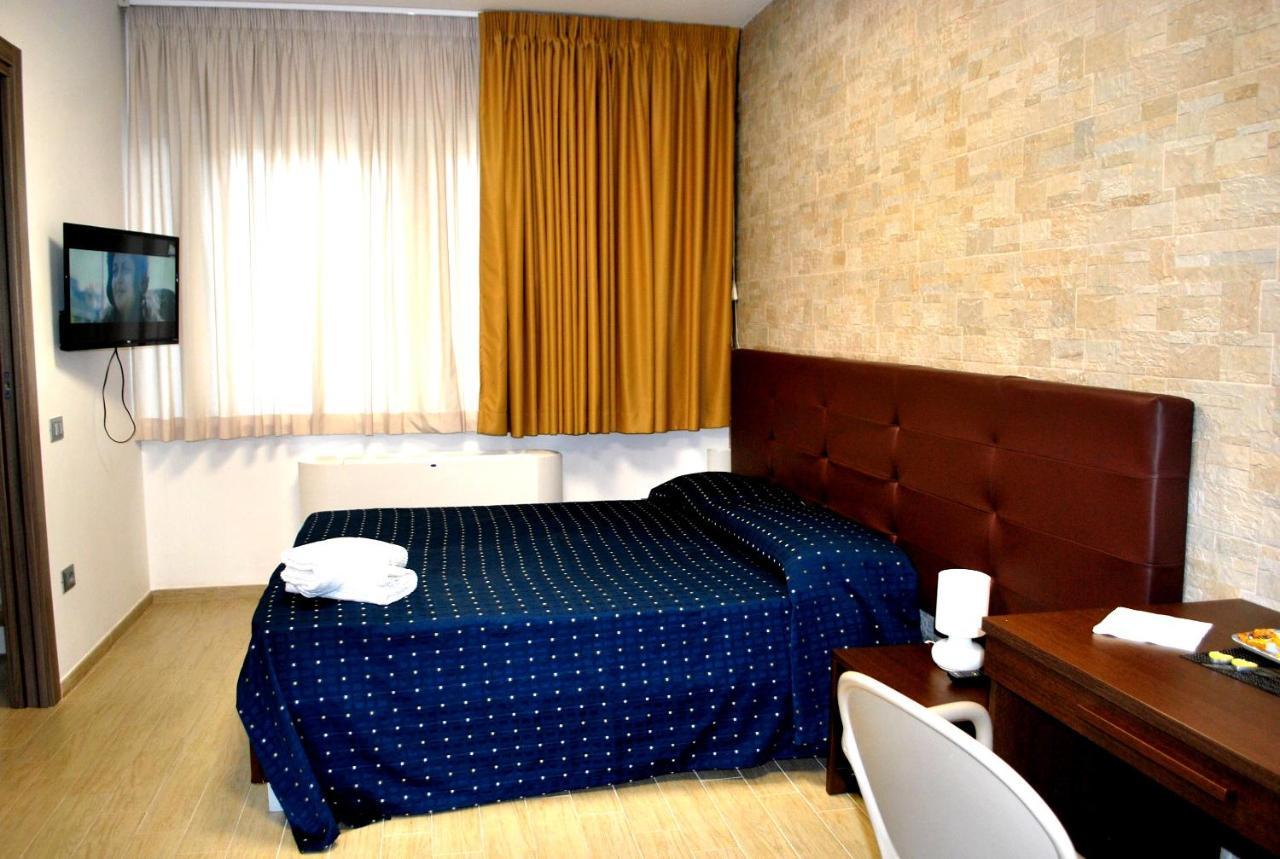 Hotel Piazza Dante Taranto Exteriér fotografie