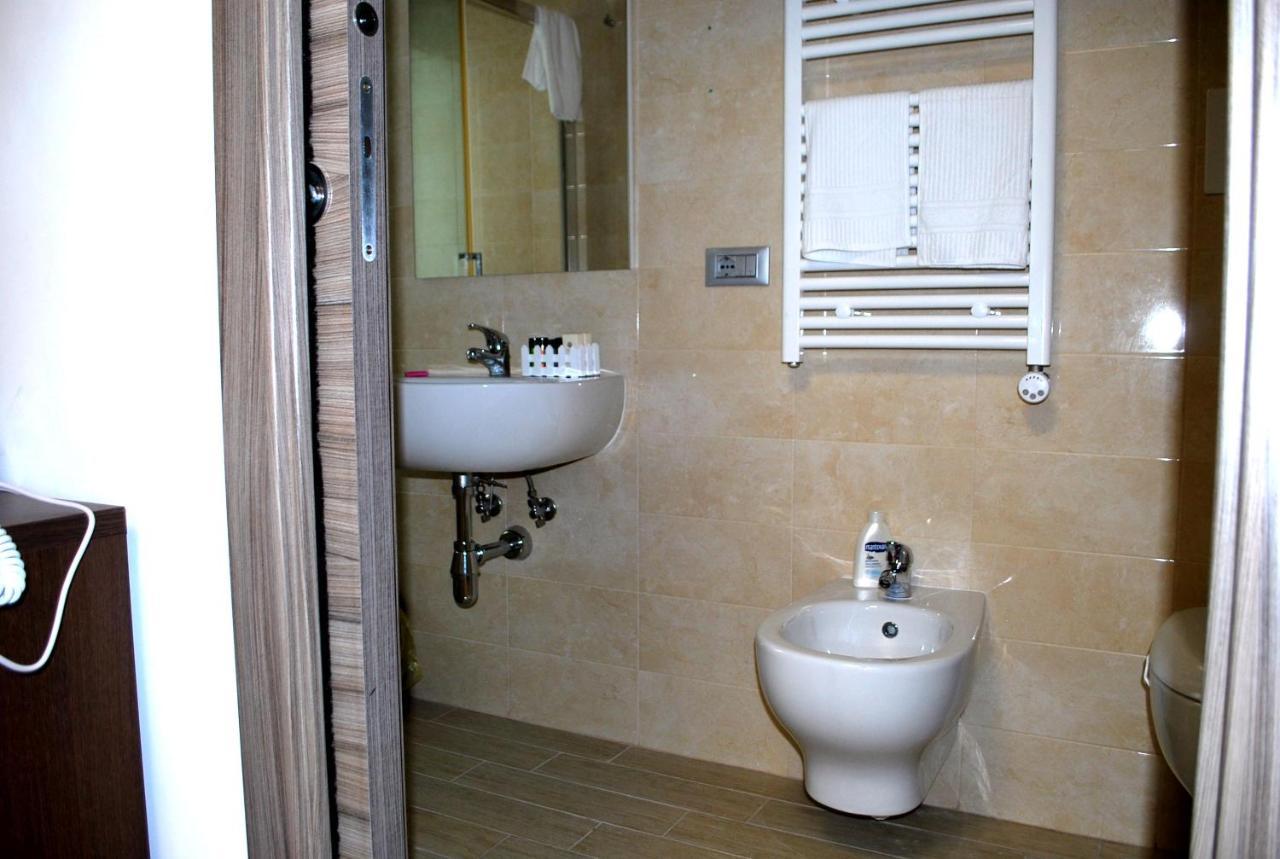 Hotel Piazza Dante Taranto Exteriér fotografie